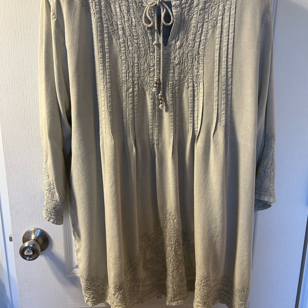 Elegant light sage Women's Top